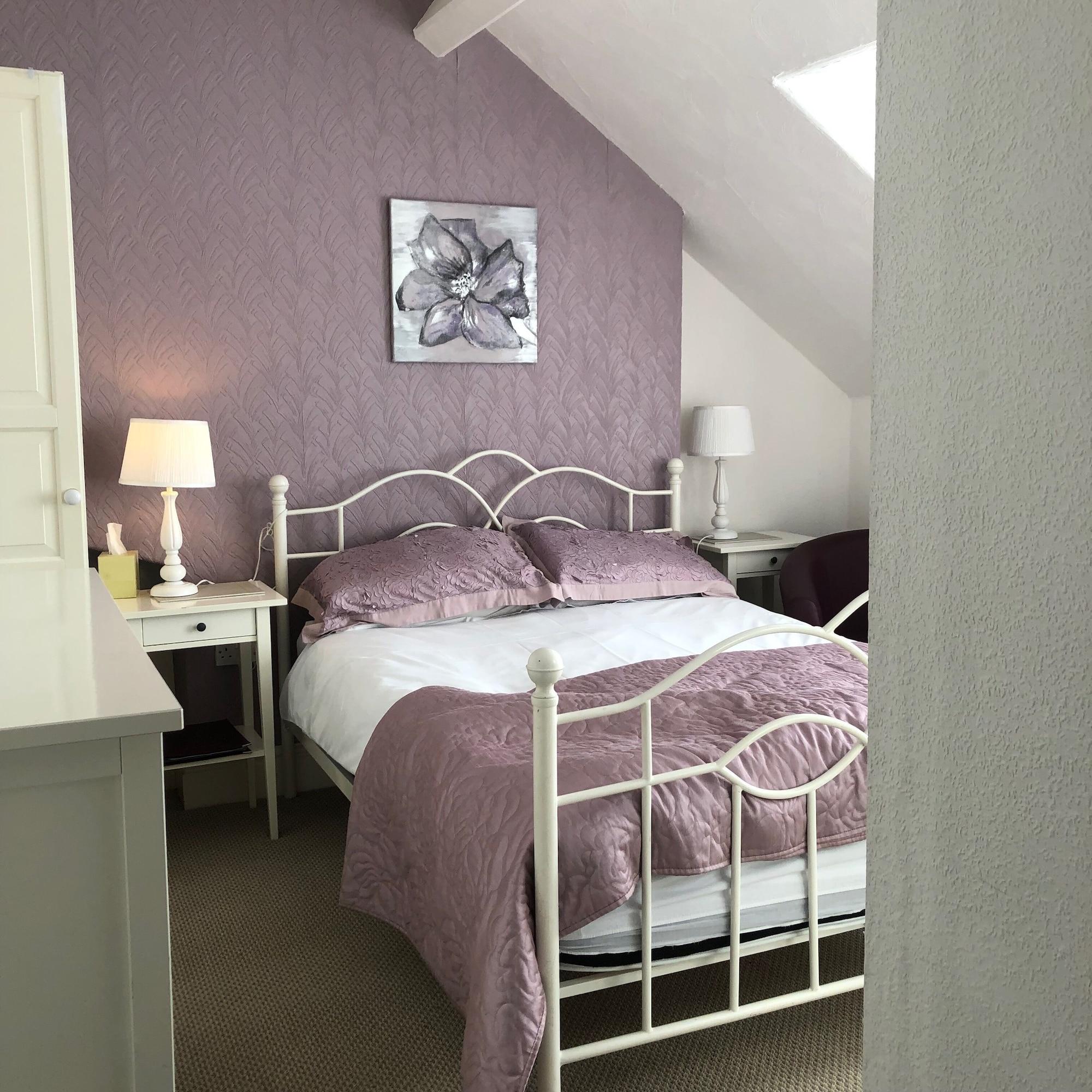 Witchingham B&B Holyhead Exterior photo