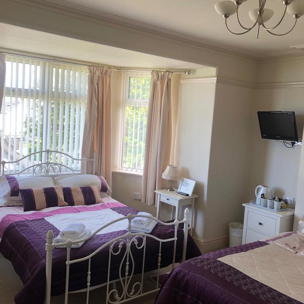 Witchingham B&B Holyhead Exterior photo
